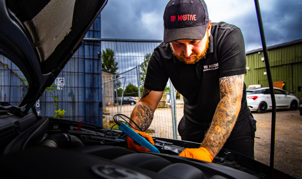 Engine Carbon Clean For Petrol And Diesel Cars in Berkshire - RH MOTIVE - Mobile Mechanic Berkshire & Hampshire UK - Automotive Photography By KW Creative - Kent Wynne Automotive (C)
