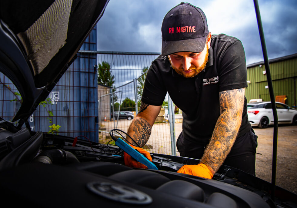 Engine Carbon Clean For Petrol And Diesel Cars in Berkshire - RH MOTIVE - Mobile Mechanic Berkshire & Hampshire UK - Automotive Photography By KW Creative - Kent Wynne Automotive (C)