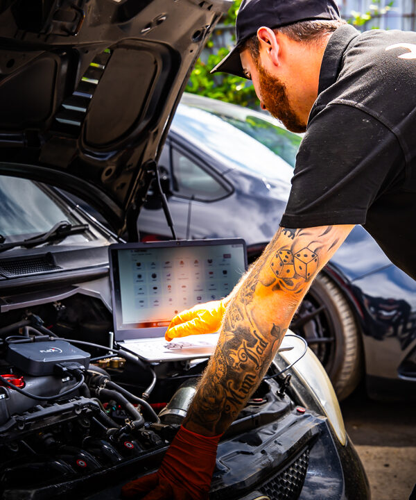 Battery Check and Repair - RH MOTIVE - Mobile Mechanic Berkshire & Hampshire UK - Automotive Photography By KW Creative - Kent Wynne Automotive (C)