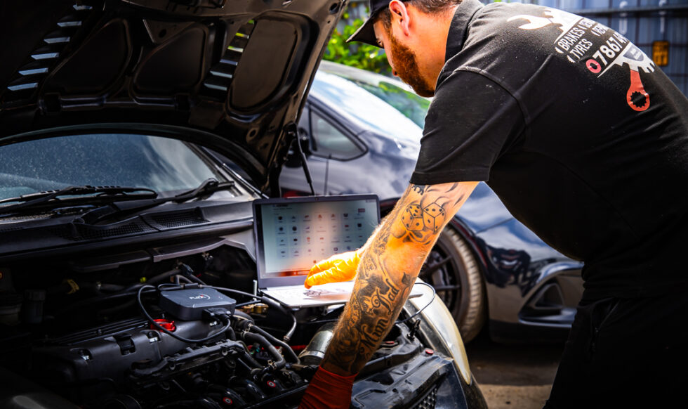 Battery Check and Repair - RH MOTIVE - Mobile Mechanic Berkshire & Hampshire UK - Automotive Photography By KW Creative - Kent Wynne Automotive (C)