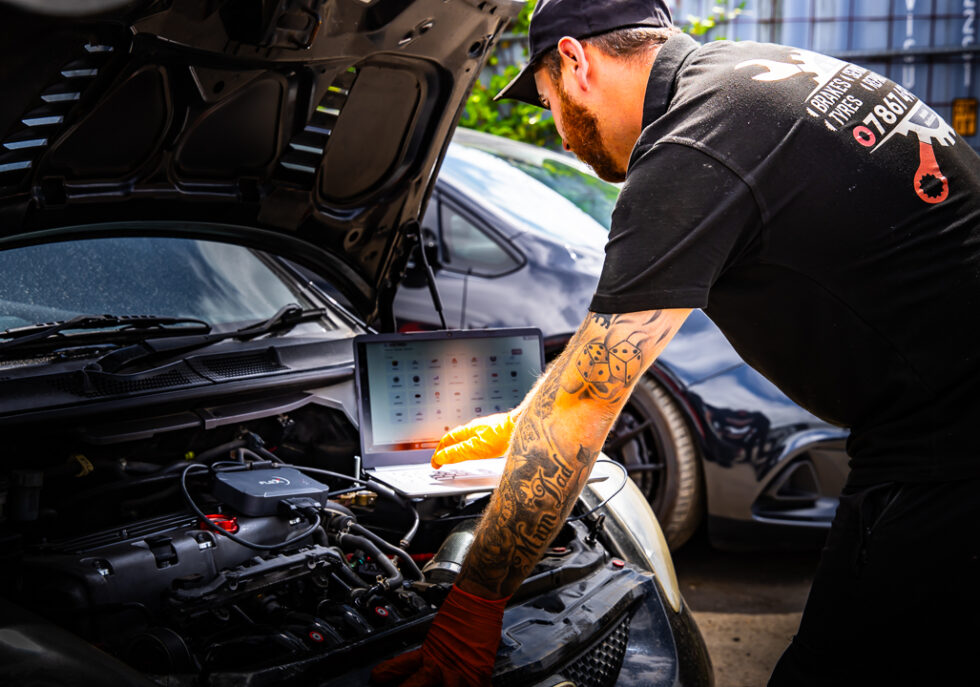 Battery Check and Repair - RH MOTIVE - Mobile Mechanic Berkshire & Hampshire UK - Automotive Photography By KW Creative - Kent Wynne Automotive (C)